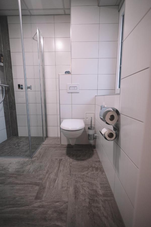 Gasthof Und Hotel Roter Hirsch Claußnitz Екстериор снимка