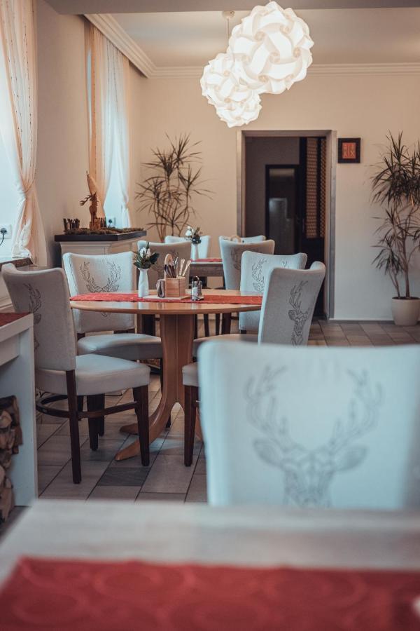 Gasthof Und Hotel Roter Hirsch Claußnitz Екстериор снимка