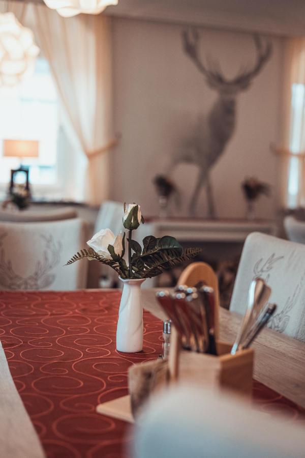 Gasthof Und Hotel Roter Hirsch Claußnitz Екстериор снимка