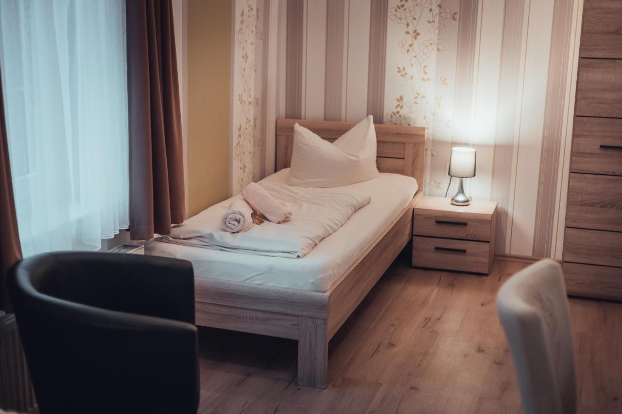 Gasthof Und Hotel Roter Hirsch Claußnitz Екстериор снимка