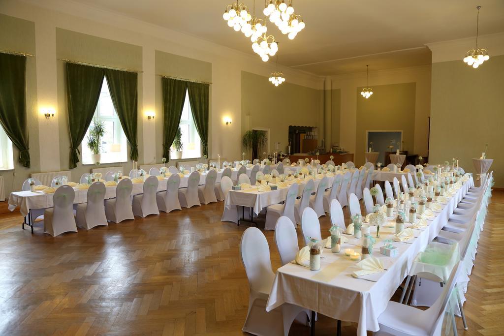 Gasthof Und Hotel Roter Hirsch Claußnitz Екстериор снимка