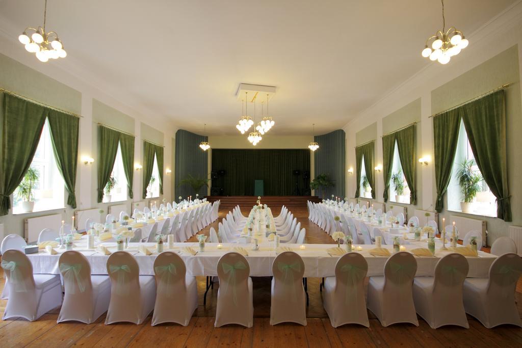 Gasthof Und Hotel Roter Hirsch Claußnitz Екстериор снимка
